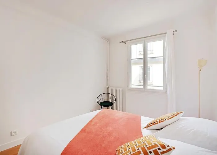 Lumineux 2 Pieces Batignolles باريس