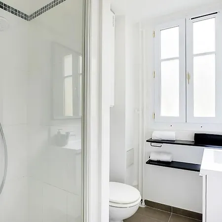 Lumineux 2 Pieces Batignolles Apartment Paris